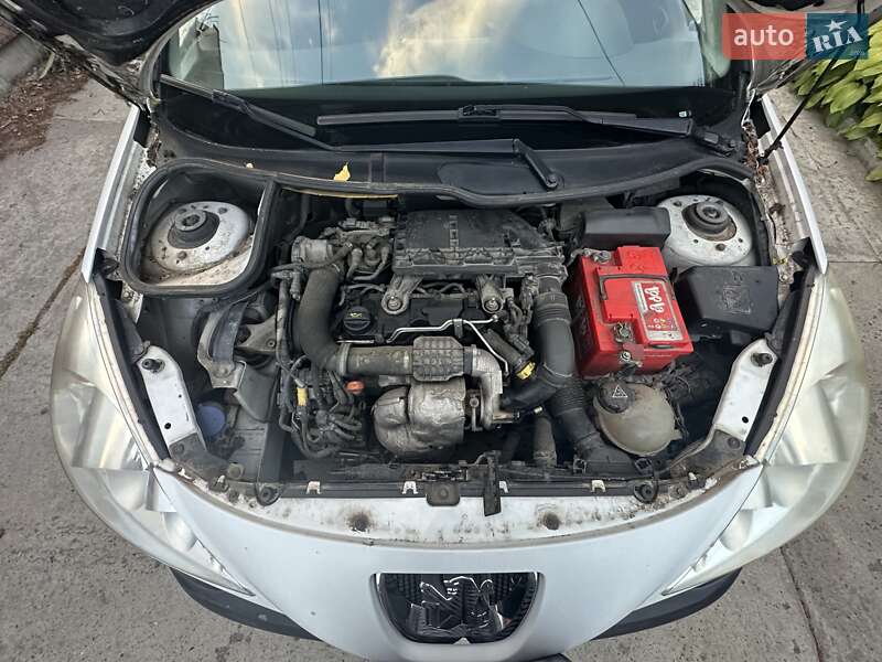 Хетчбек Peugeot 206 2011 в Рівному