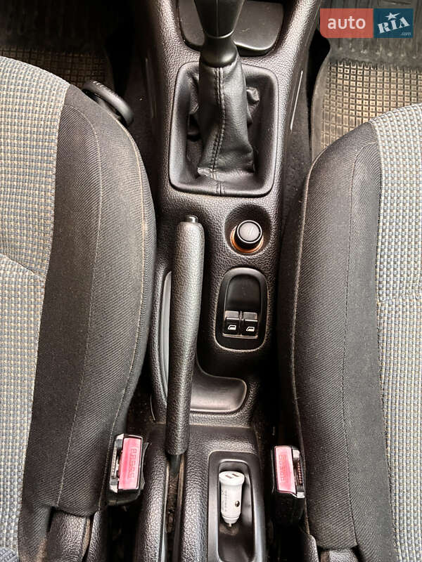 Хетчбек Peugeot 206 2003 в Кременчуці
