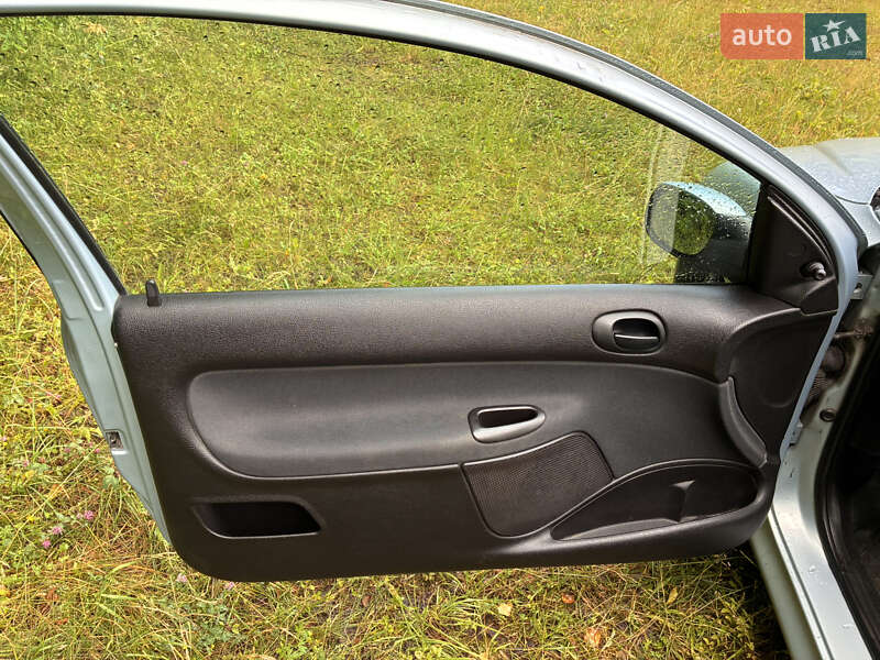 Хетчбек Peugeot 206 2003 в Кременчуці