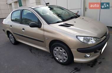 Седан Peugeot 206 2007 в Киеве