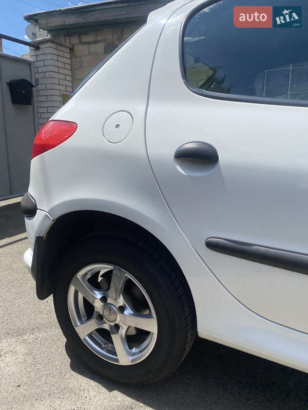 Хэтчбек Peugeot 206 2008 в Киеве