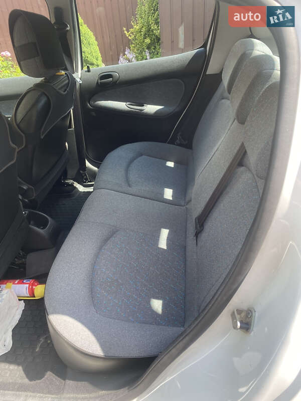 Хэтчбек Peugeot 206 2008 в Киеве