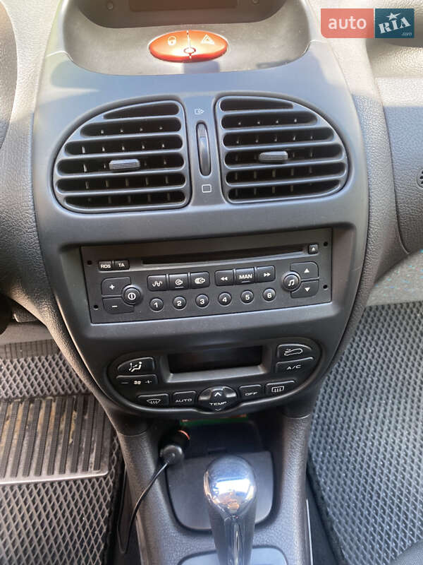 Хэтчбек Peugeot 206 2008 в Киеве