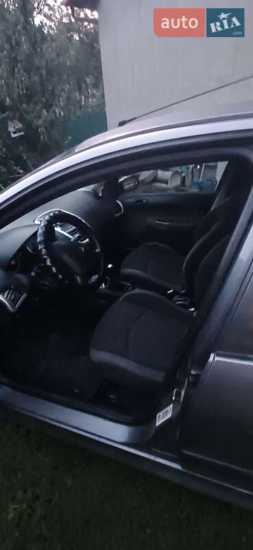 Хетчбек Peugeot 206 2009 в Мукачевому