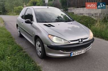 Хэтчбек Peugeot 206 2000 в Тячеве