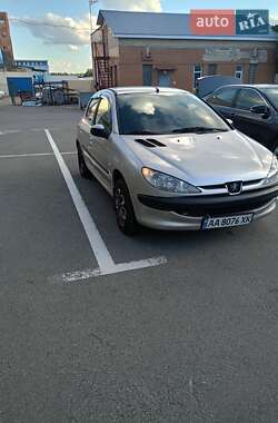 Хетчбек Peugeot 206 2004 в Києві