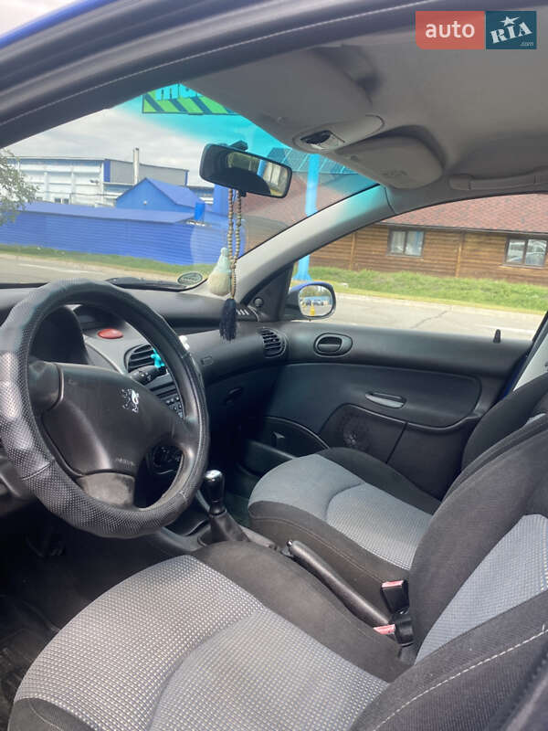 Хетчбек Peugeot 206 2004 в Києві