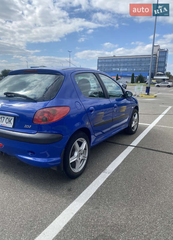 Хетчбек Peugeot 206 2004 в Києві
