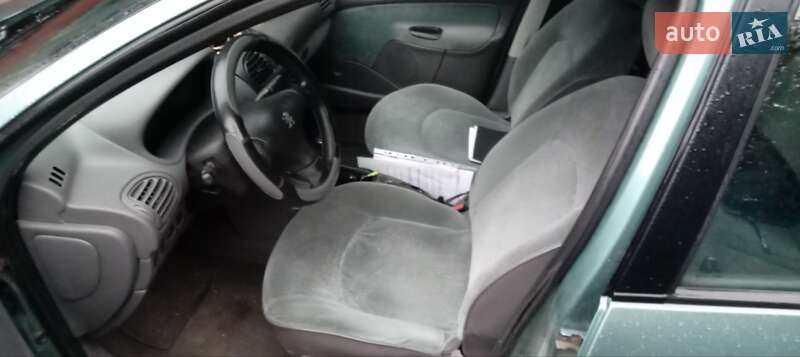 Хетчбек Peugeot 206 2001 в Коростені