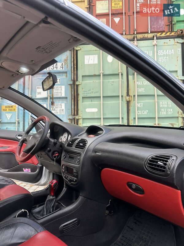 Кабріолет Peugeot 206 2001 в Косові