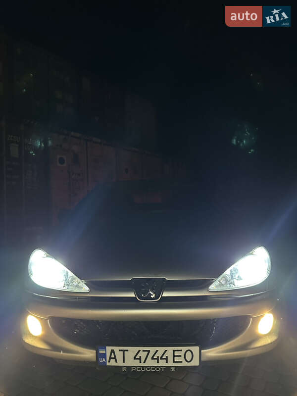 Кабріолет Peugeot 206 2001 в Косові