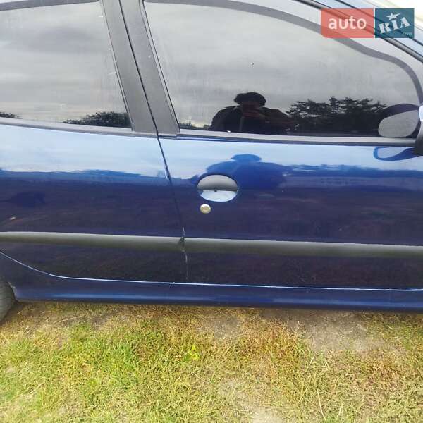 Хетчбек Peugeot 206 2006 в Ставищі