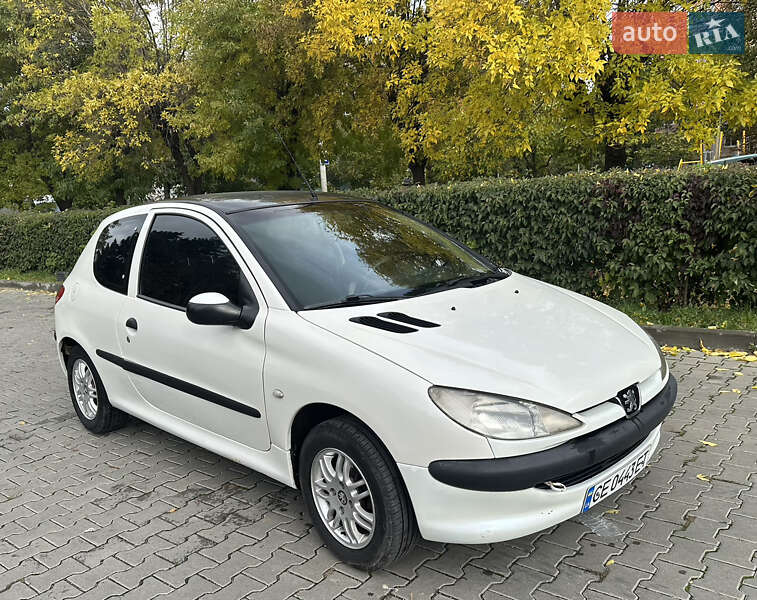 Хетчбек Peugeot 206 2001 в Чернівцях