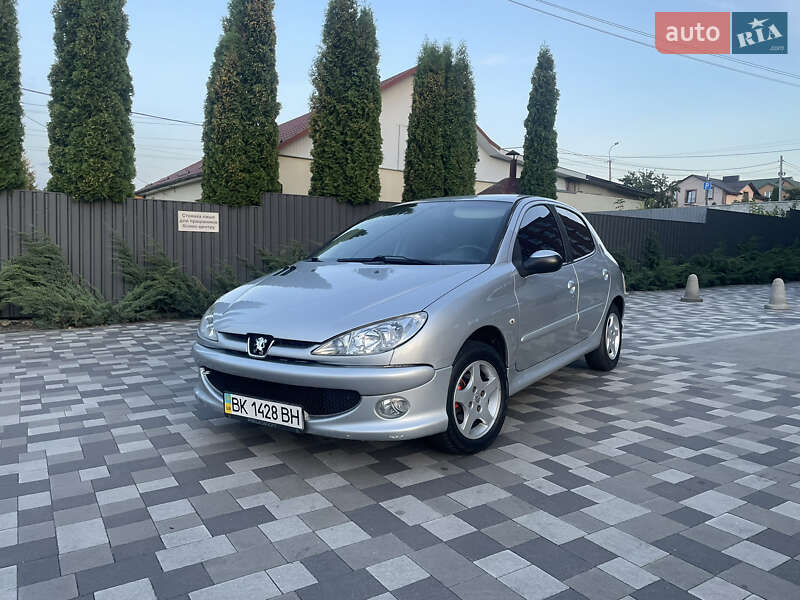 Хэтчбек Peugeot 206 2008 в Ровно фото Хэтчбек Peugeot 206 2008 в Ровно