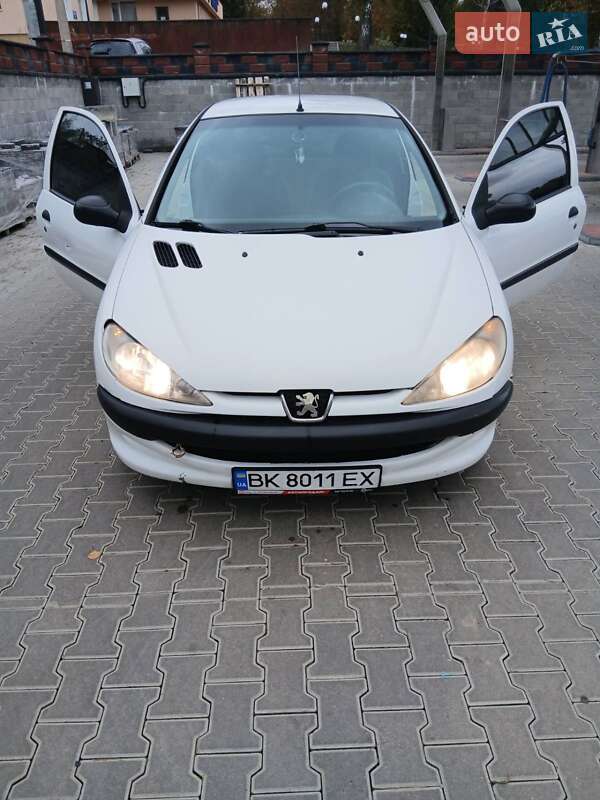 Хэтчбек Peugeot 206 2005 в Ровно фото Хэтчбек Peugeot 206 2005 в Ровно