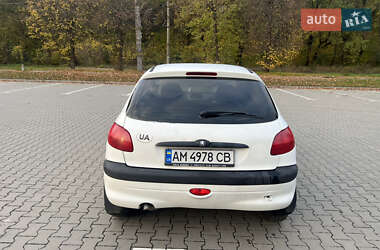 Хэтчбек Peugeot 206 2002 в  фото 4 Хэтчбек Peugeot 206 2002 в