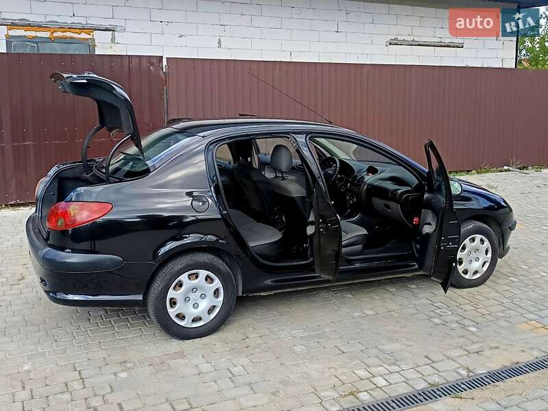 Седан Peugeot 206 2009 в Роздільній