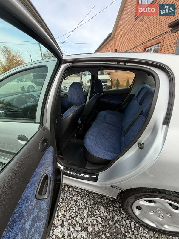 Хетчбек Peugeot 206 2004 в Дергачах