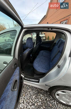 Хэтчбек Peugeot 206 2004 в  фото 7 Хэтчбек Peugeot 206 2004 в