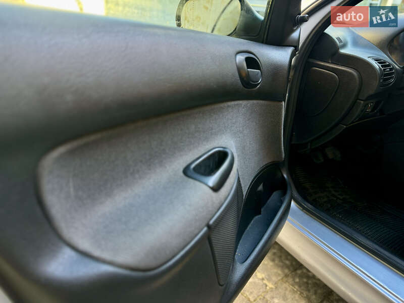 Седан Peugeot 206 2007 в Львове