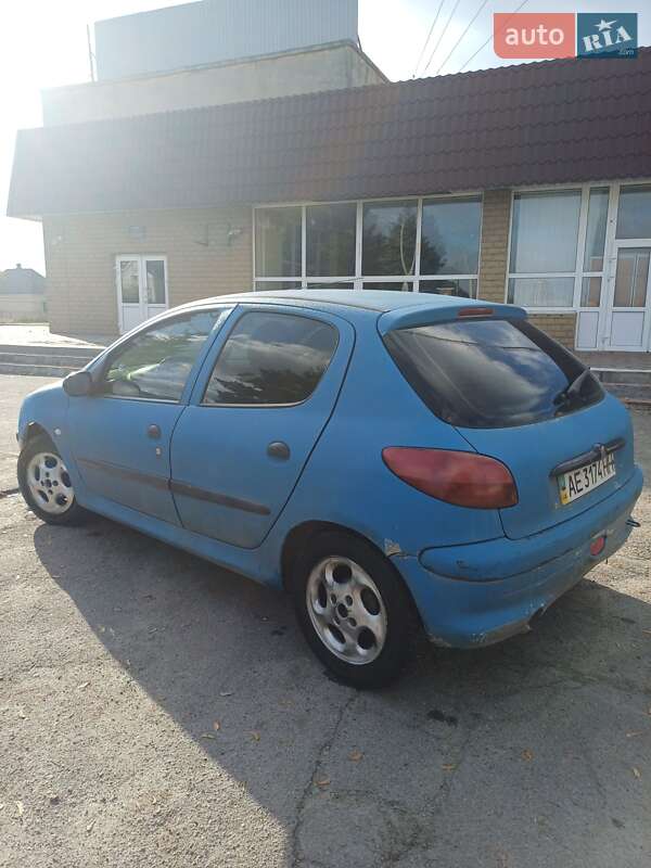 Хетчбек Peugeot 206 2001 в Дніпрі