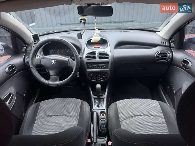 Хэтчбек Peugeot 206 2004 в Одессе