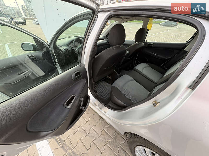 Хетчбек Peugeot 206 2005 в Києві
