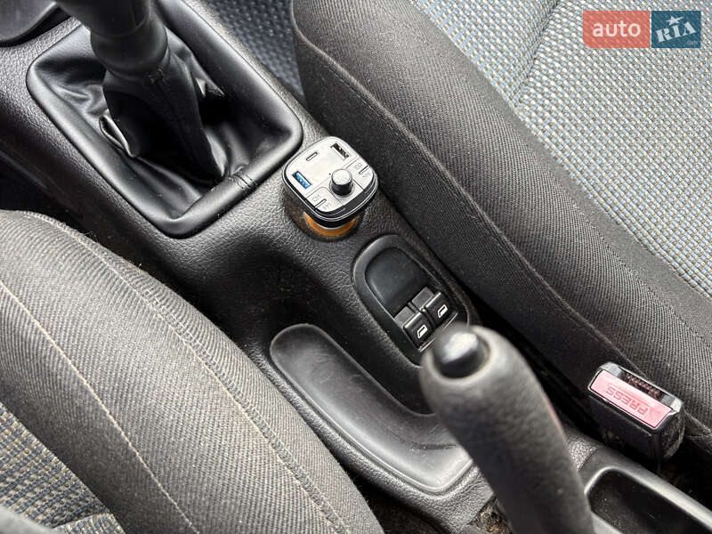 Хетчбек Peugeot 206 2005 в Києві