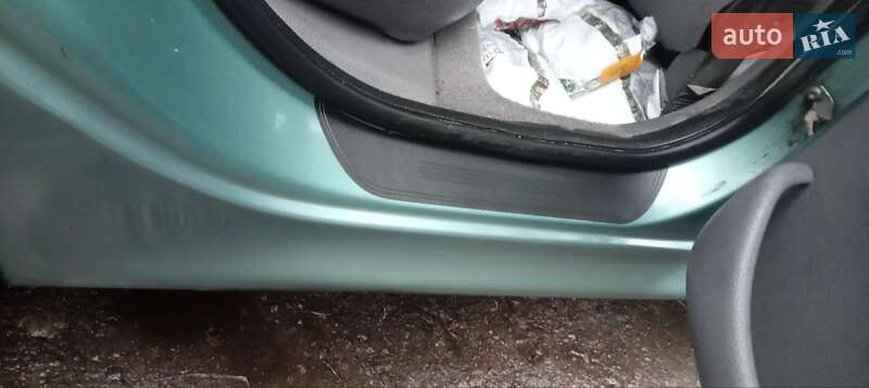 Хетчбек Peugeot 206 2001 в Коростені