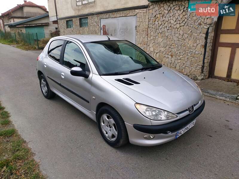 Хэтчбек Peugeot 206 1999 в Стрые