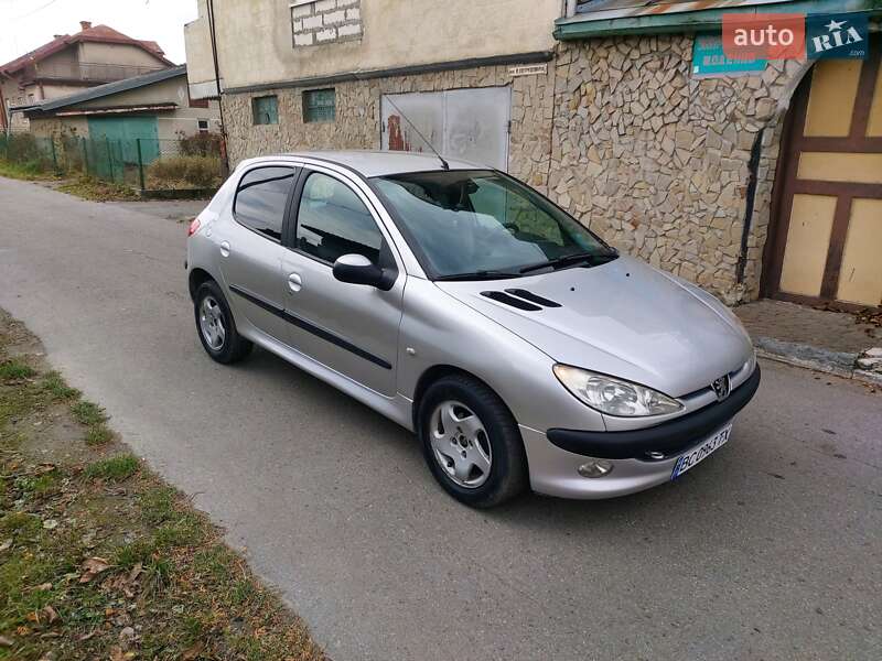 Хэтчбек Peugeot 206 1999 в Стрые