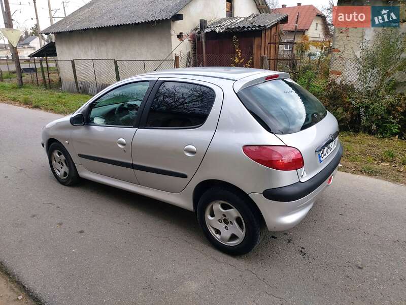 Хэтчбек Peugeot 206 1999 в Стрые