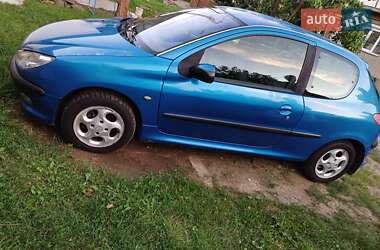 Хэтчбек Peugeot 206 2003 в Сваляве