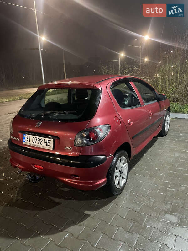 Хэтчбек Peugeot 206 2004 в Полтаве