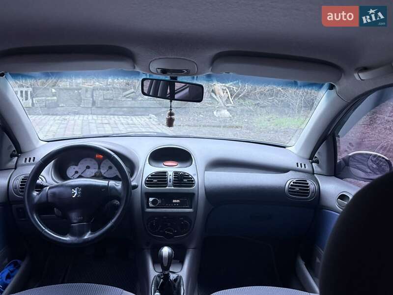 Хэтчбек Peugeot 206 2002 в Запорожье