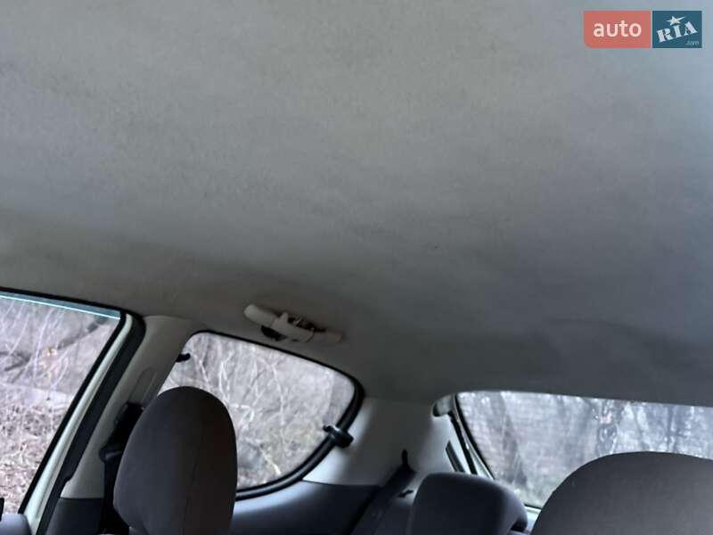 Хэтчбек Peugeot 206 2002 в Запорожье