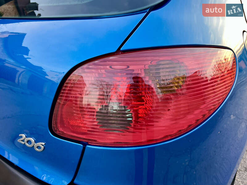 Хэтчбек Peugeot 206 2004 в Киеве фото 17 Хэтчбек Peugeot 206 2004 в Киеве