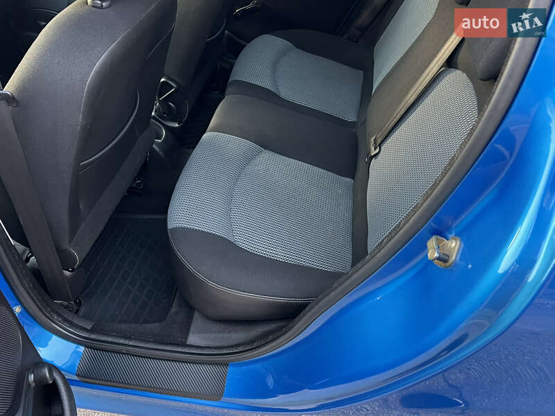 Хэтчбек Peugeot 206 2004 в Киеве фото 38 Хэтчбек Peugeot 206 2004 в Киеве
