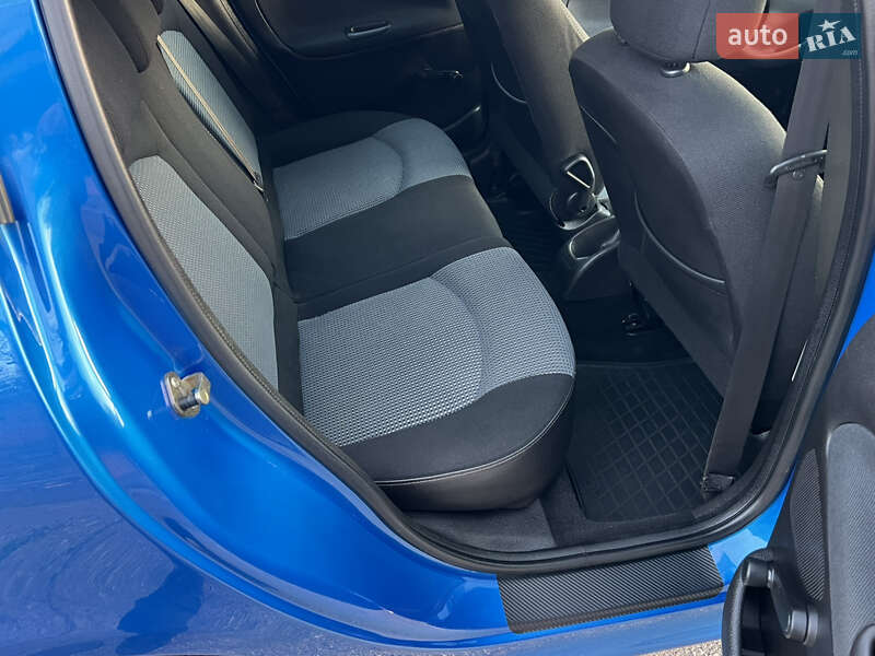 Хэтчбек Peugeot 206 2004 в Киеве фото 40 Хэтчбек Peugeot 206 2004 в Киеве