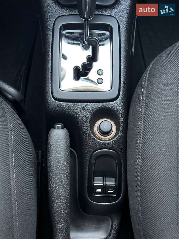 Хэтчбек Peugeot 206 2004 в Киеве фото 50 Хэтчбек Peugeot 206 2004 в Киеве