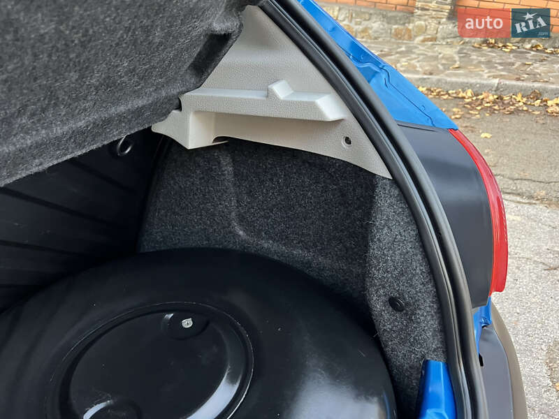 Хэтчбек Peugeot 206 2004 в Киеве фото 61 Хэтчбек Peugeot 206 2004 в Киеве