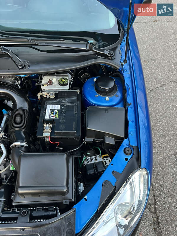 Хэтчбек Peugeot 206 2004 в Киеве фото 83 Хэтчбек Peugeot 206 2004 в Киеве