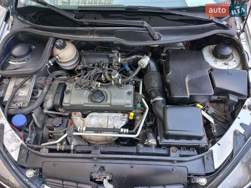 Хэтчбек Peugeot 206 2002 в Одессе