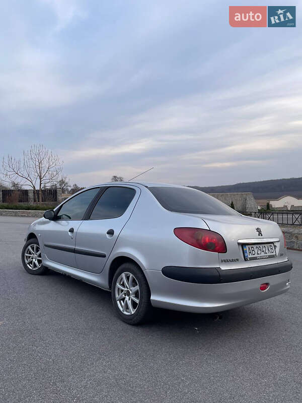 Седан Peugeot 206 2007 в Карловке
