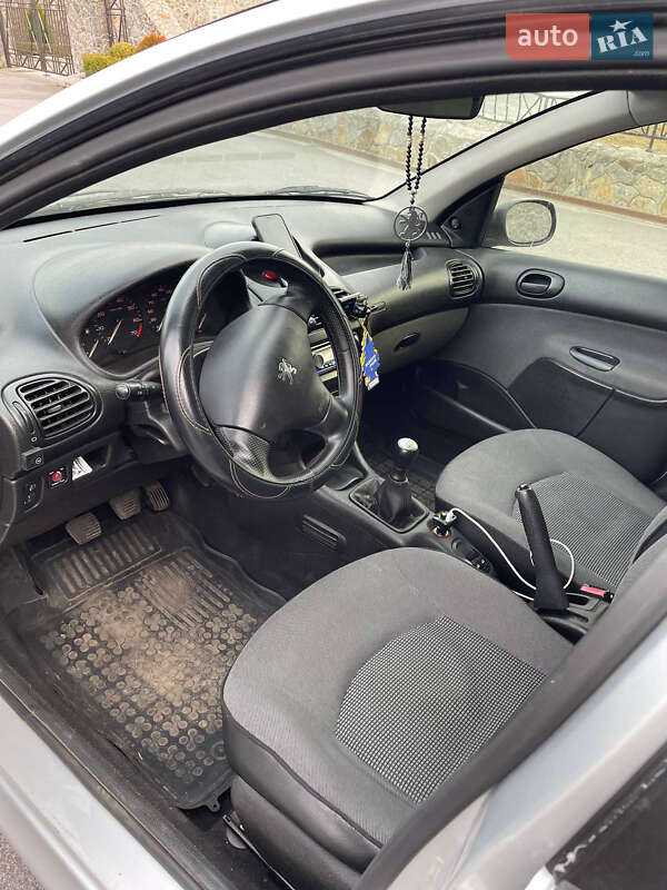 Седан Peugeot 206 2007 в Карловке