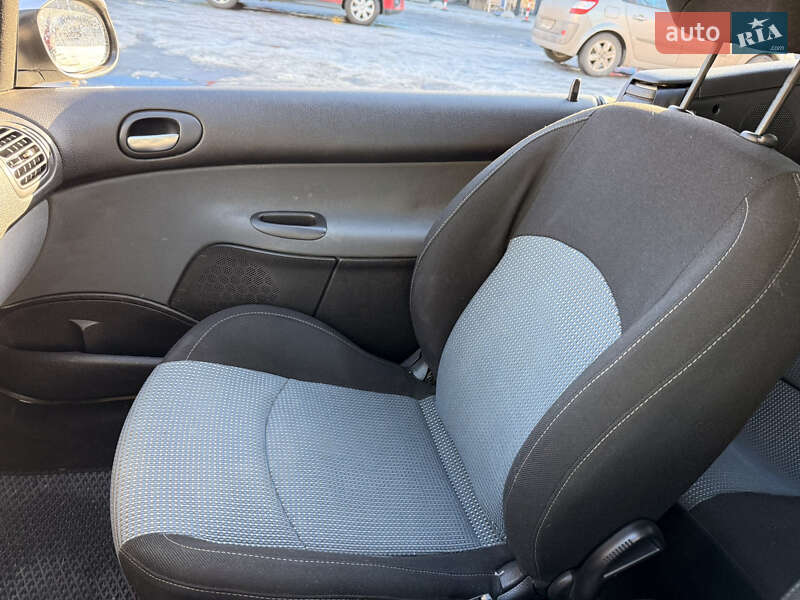 Кабриолет Peugeot 206 2003 в Киеве фото 10 Кабриолет Peugeot 206 2003 в Киеве