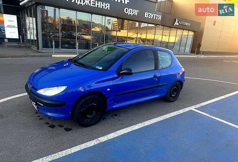 Хэтчбек Peugeot 206 2003 в Киеве