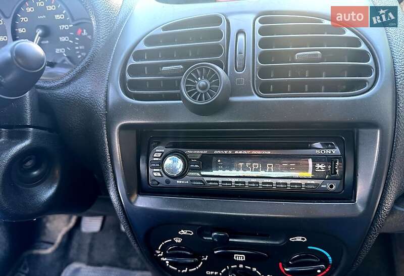 Хэтчбек Peugeot 206 2003 в Киеве