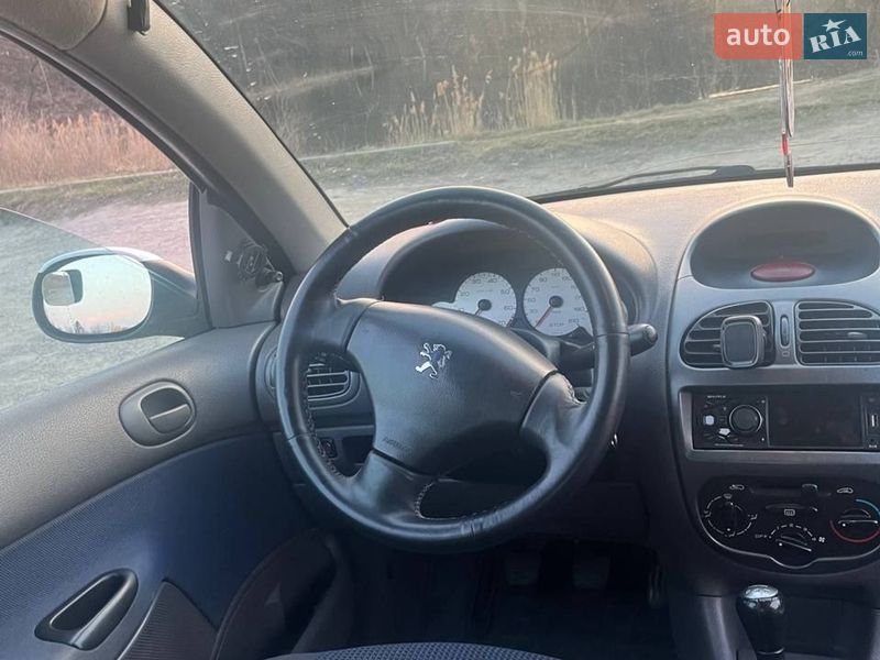 Хэтчбек Peugeot 206 2004 в Киеве фото 4 Хэтчбек Peugeot 206 2004 в Киеве