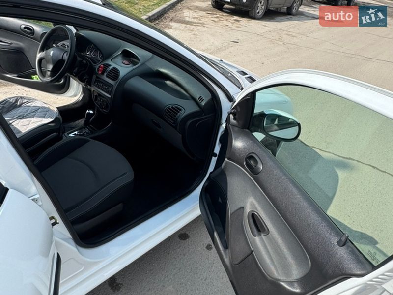 Хетчбек Peugeot 206 2006 в Сумах